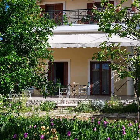 Pappas Family House Apartmán *