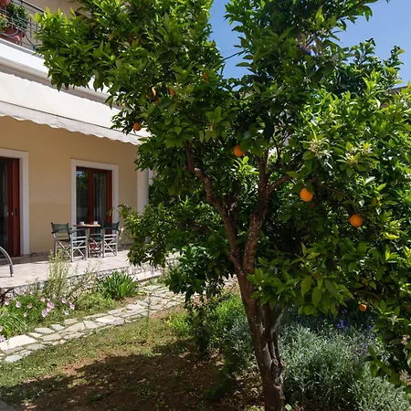 Pappas Family House Apartmán